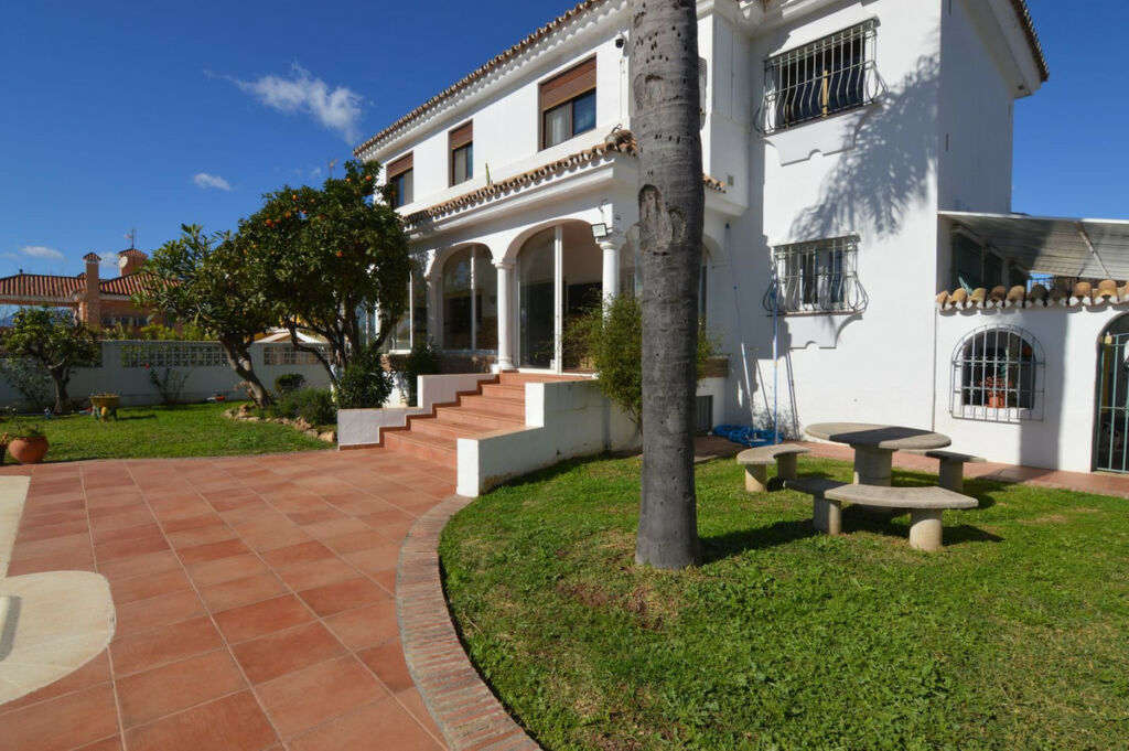 Detached Villa San Pedro de Alcántara Málaga - image 25