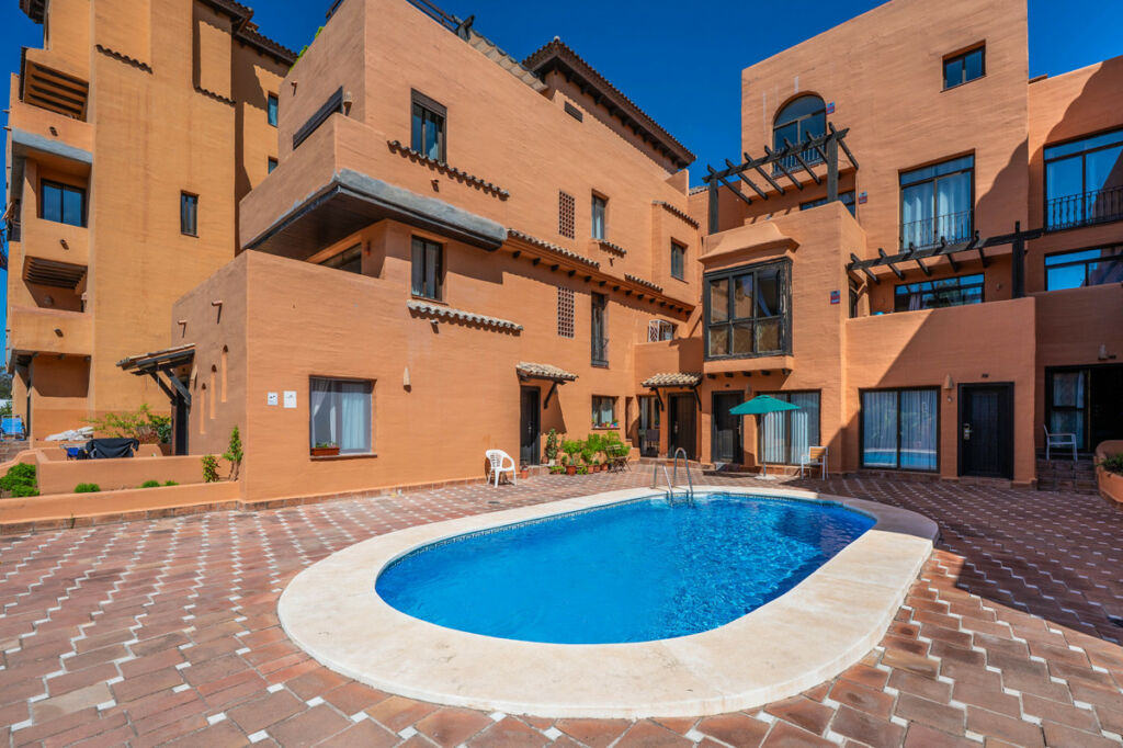 Middle Floor Apartment Estepona Málaga - image 25
