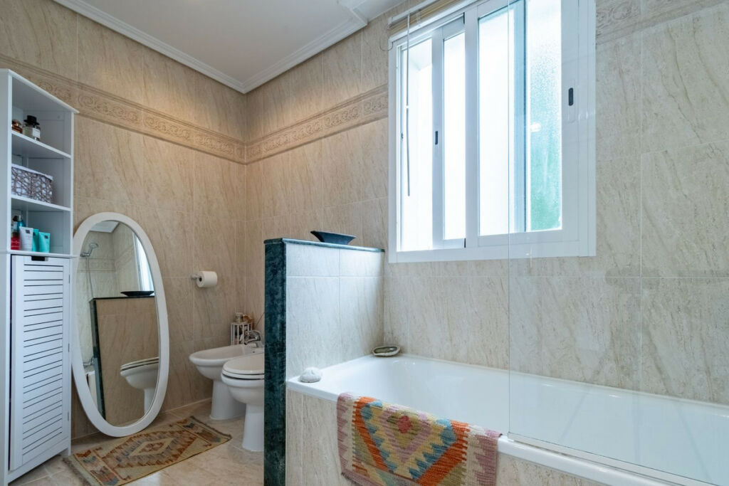 Middle Floor Apartment Estepona Málaga - image 25