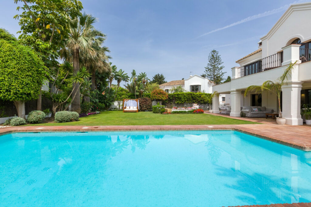 Detached Villa Guadalmina Baja Málaga - image 25