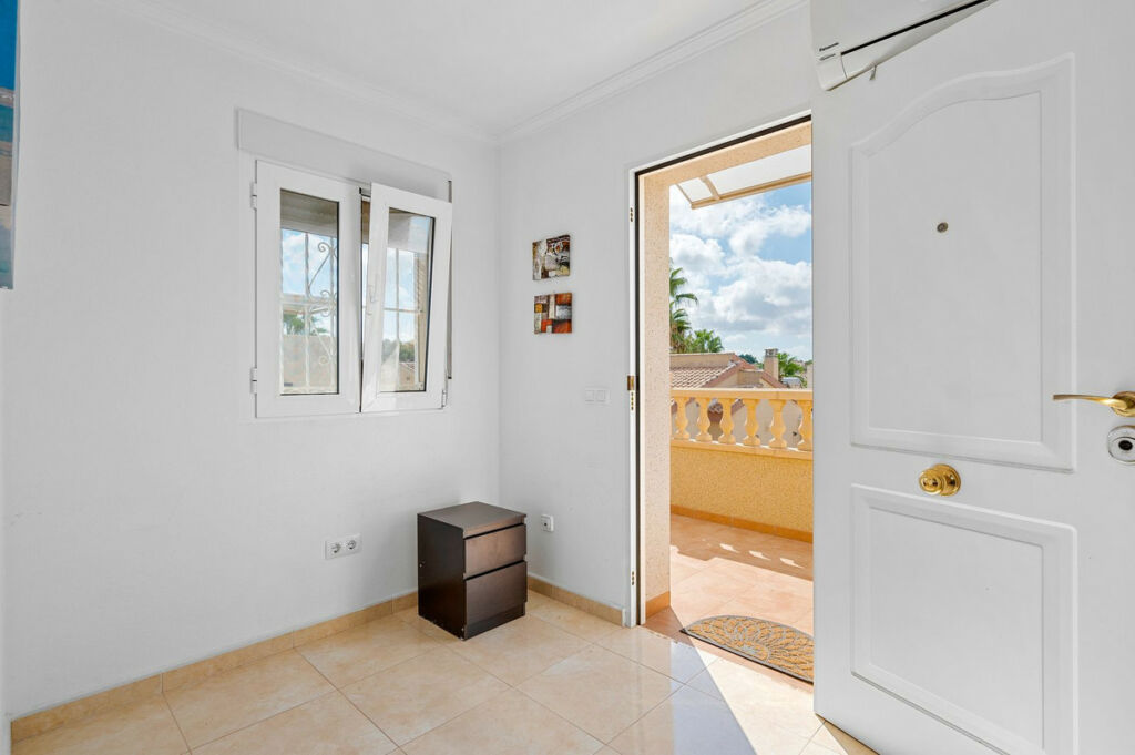 Detached Villa Rojales Alicante - image 25