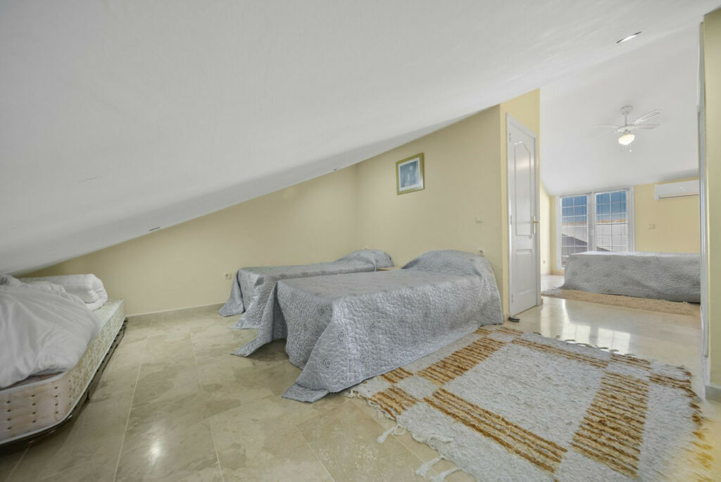 Semi-Detached House Benalmadena Málaga - image 25