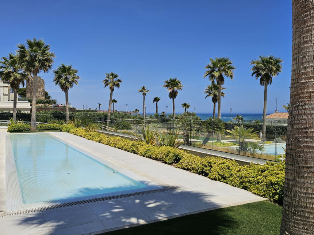 Middle Floor Apartment Estepona Málaga - image 25