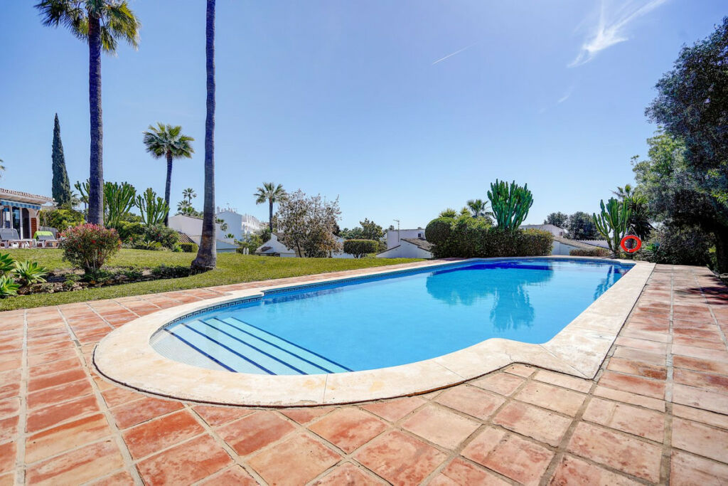 Detached Villa Calahonda Málaga - image 25