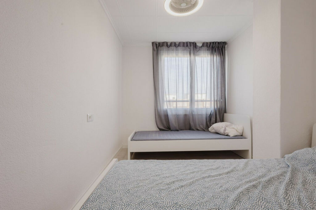 Middle Floor Apartment Torrevieja Alicante - image 25