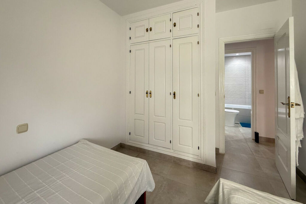 Middle Floor Apartment La Cala Málaga - image 25