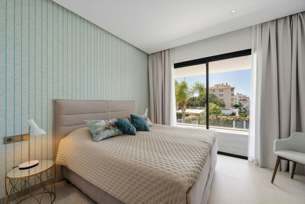 Detached Villa Nueva Andalucía Málaga - image 25