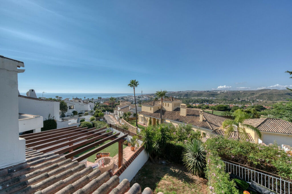 Townhouse La Duquesa Málaga - image 25