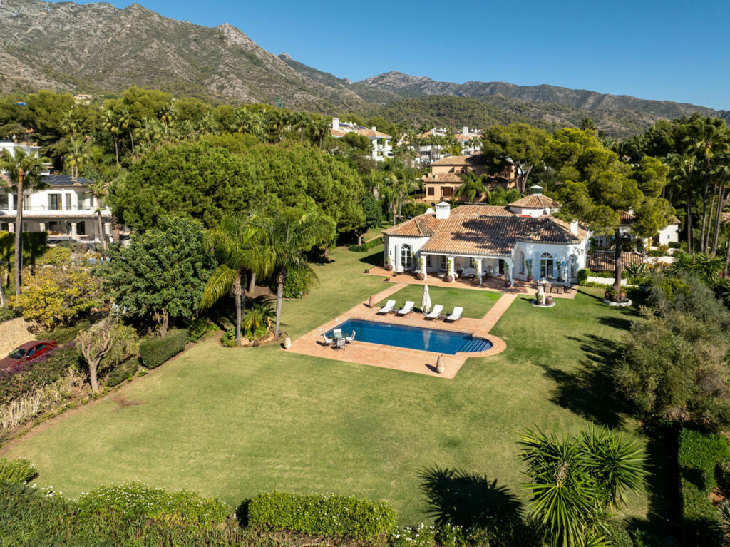Detached Villa The Golden Mile Málaga - image 26
