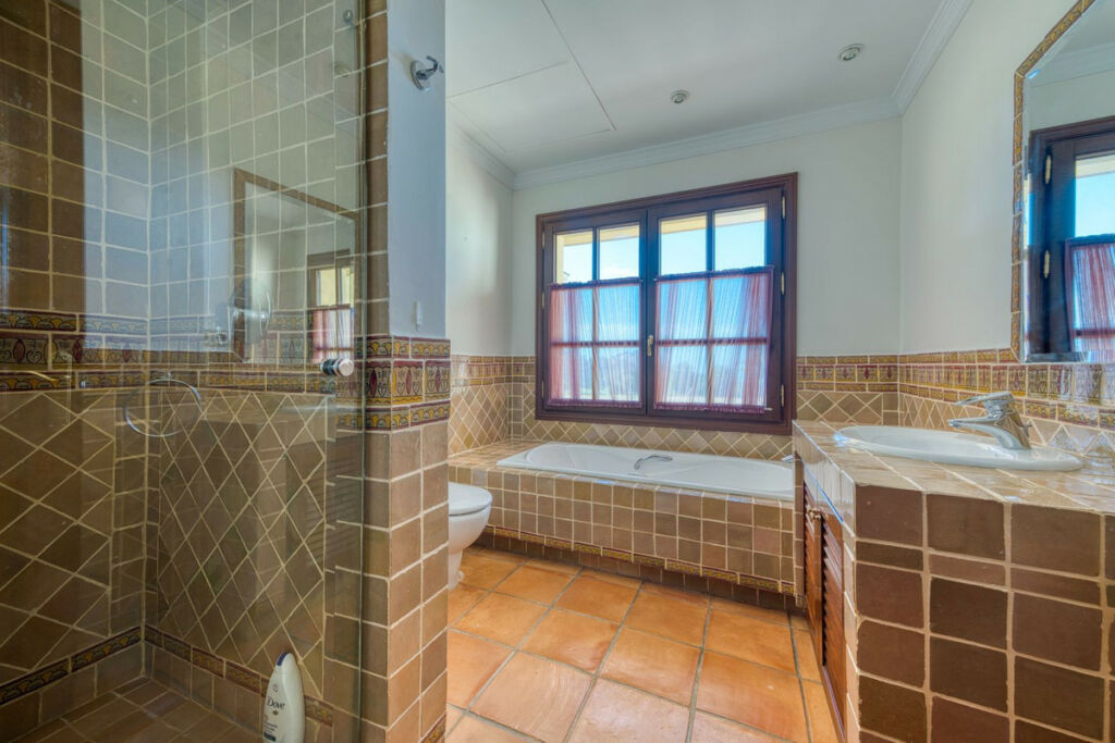Detached Villa La Zagaleta Málaga - image 26