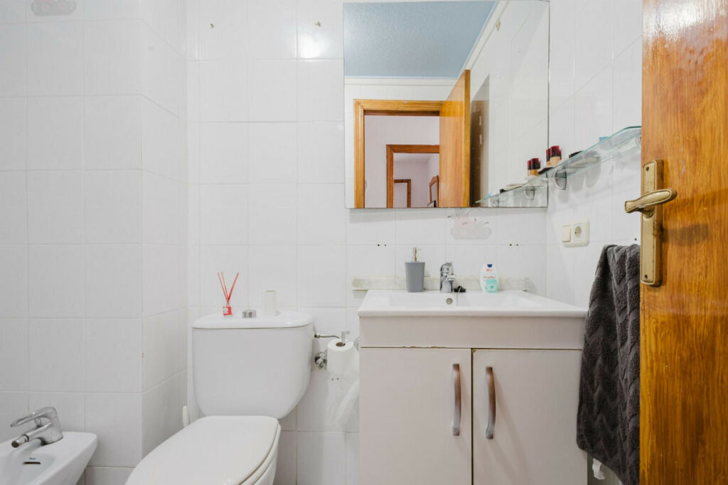 Middle Floor Apartment Torrevieja Alicante - image 26