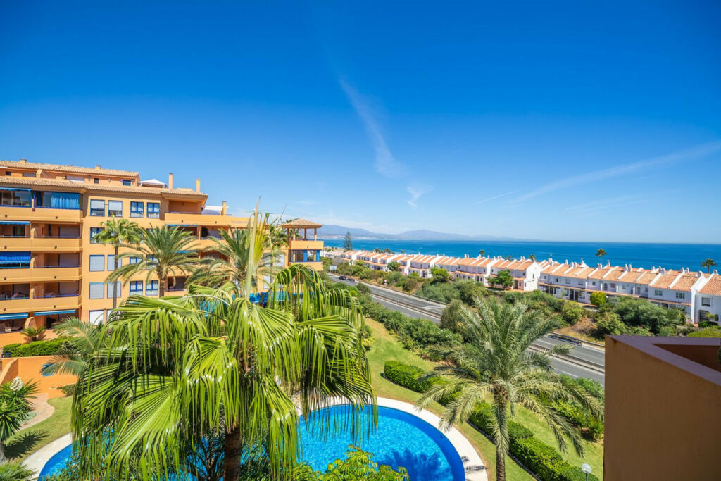 Penthouse La Duquesa Málaga - image 26