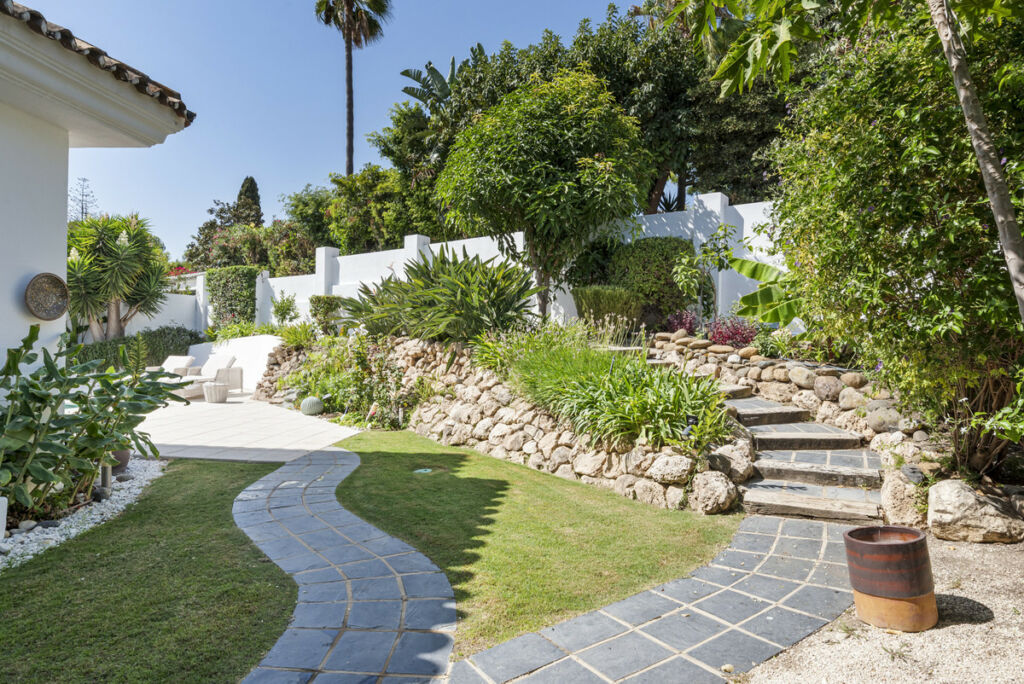 Detached Villa Nueva Andalucía Málaga - image 26