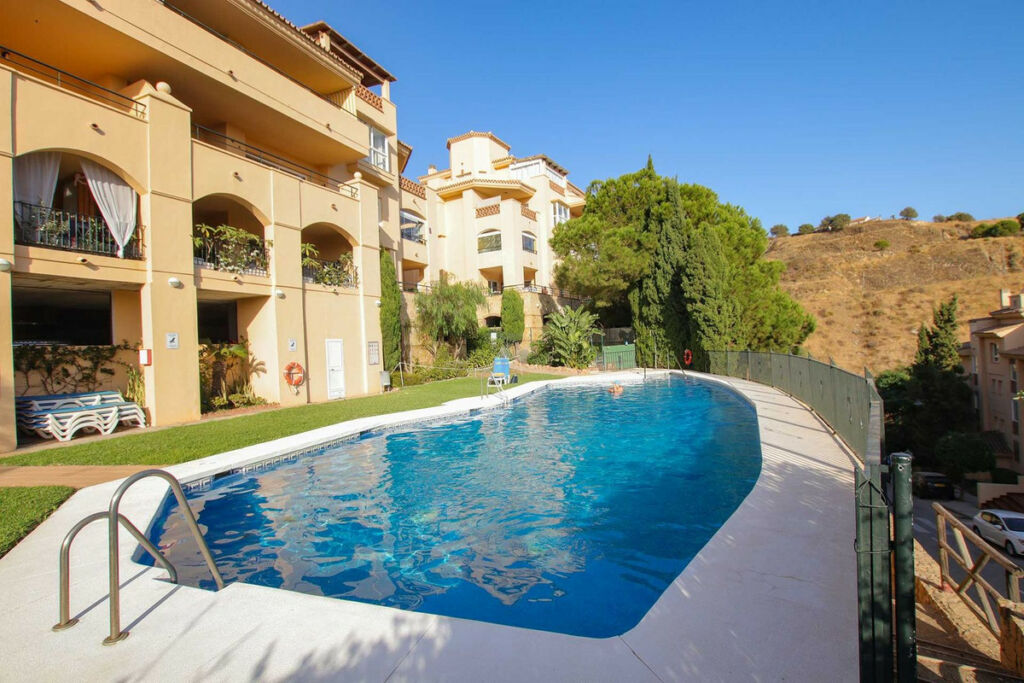 Middle Floor Apartment Calahonda Málaga - image 26
