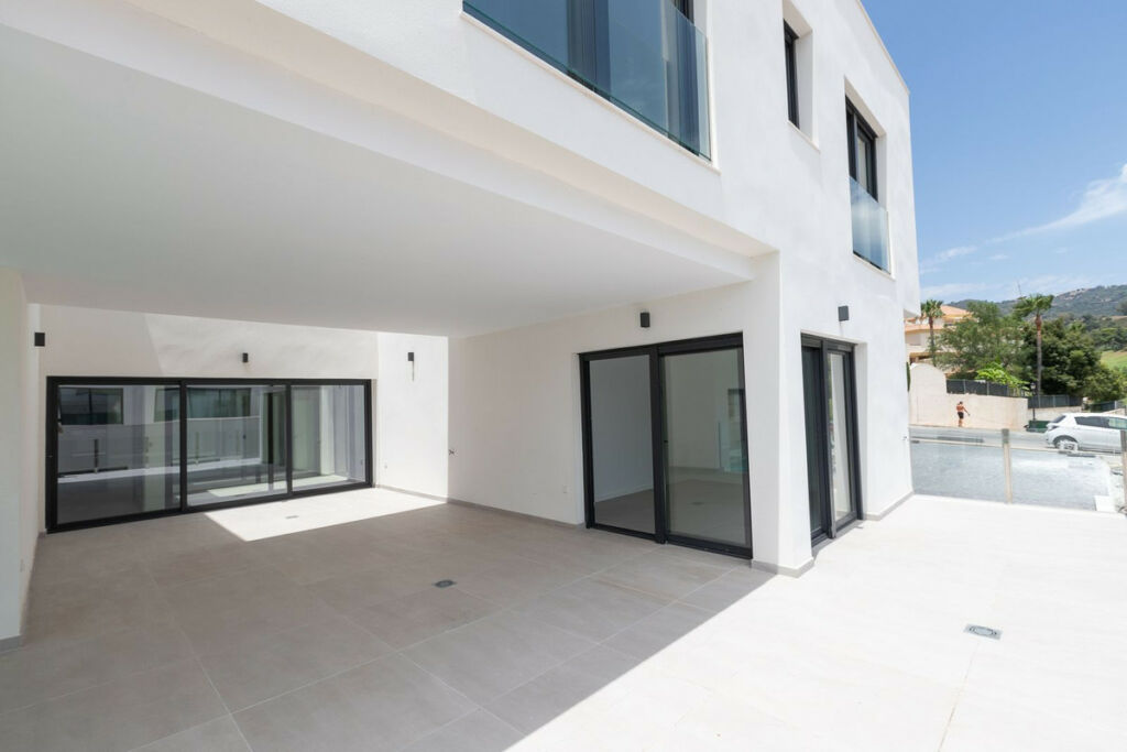 Detached Villa Elviria Málaga - image 26