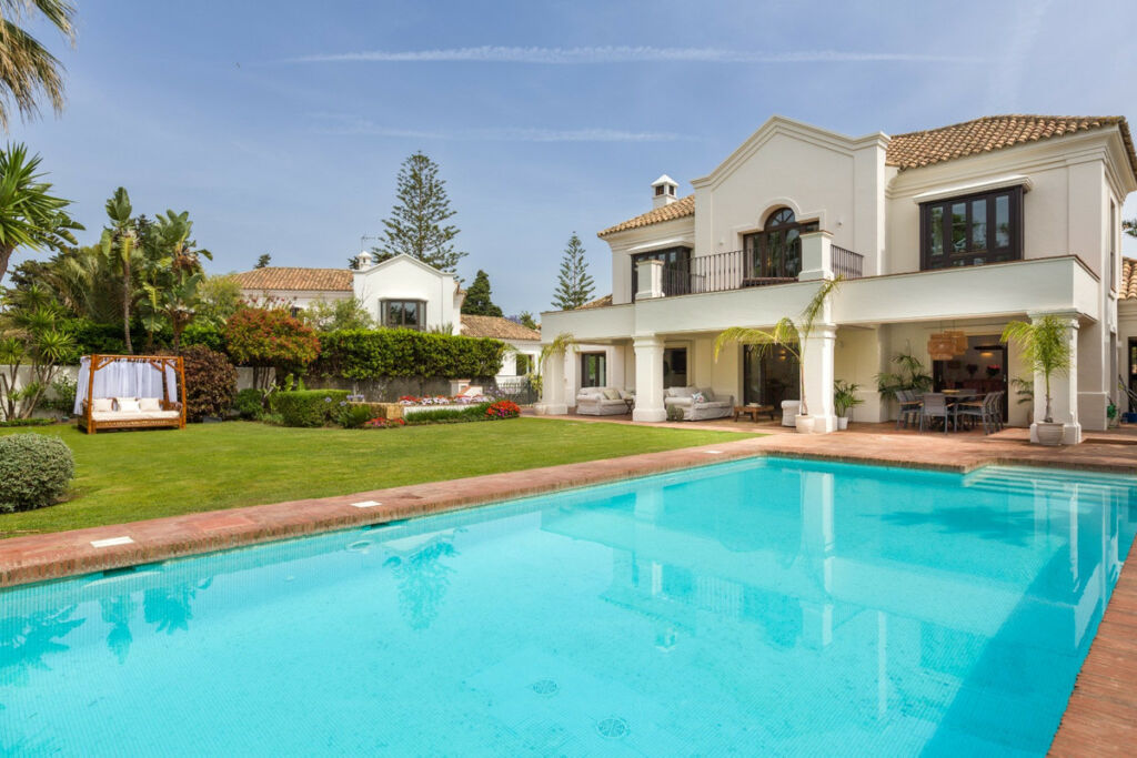 Detached Villa Guadalmina Baja Málaga - image 26