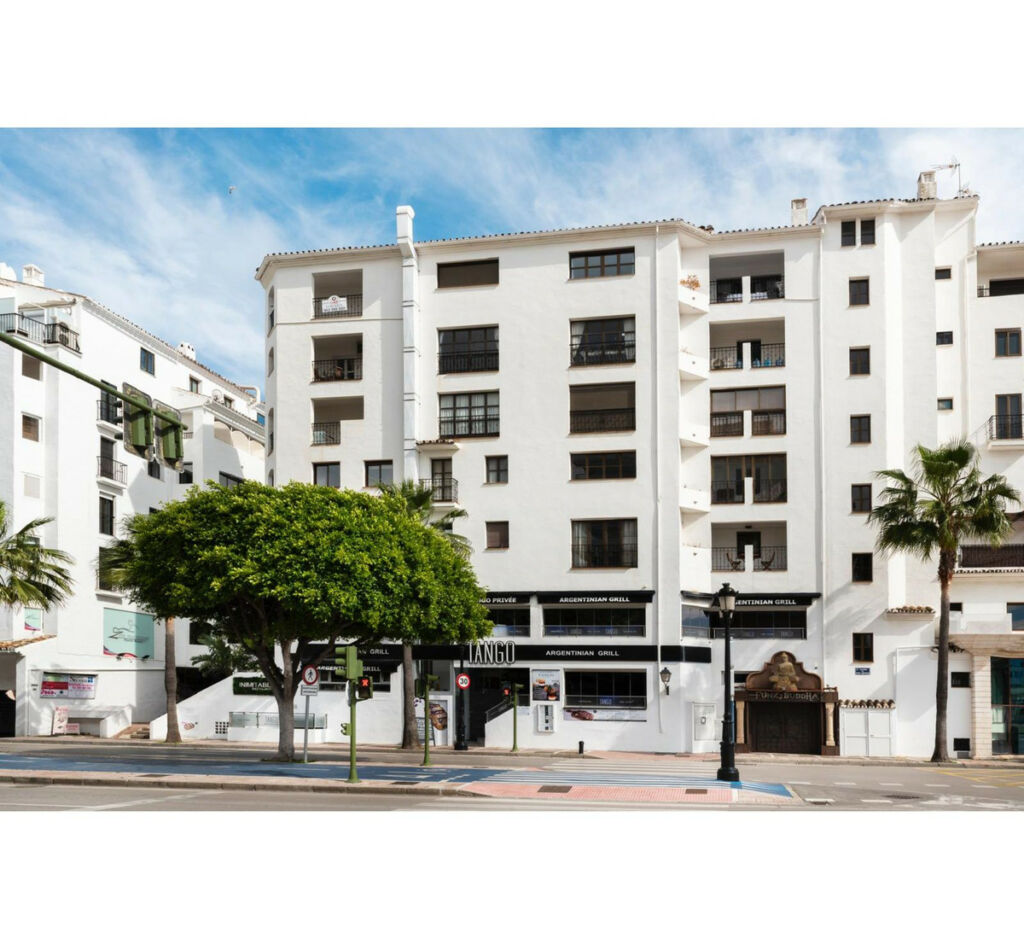 Middle Floor Apartment Puerto Banús Málaga - image 26