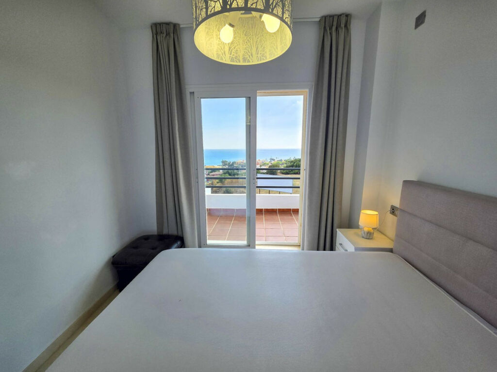 Middle Floor Apartment La Duquesa Málaga - image 26