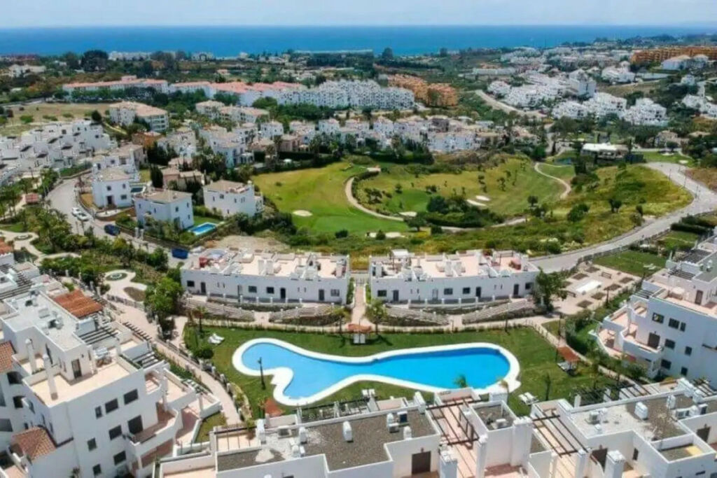 Middle Floor Apartment Estepona Málaga - image 26