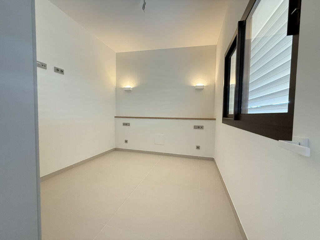 Middle Floor Apartment Higueron Málaga - image 26