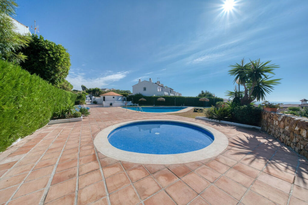 Townhouse La Duquesa Málaga - image 26