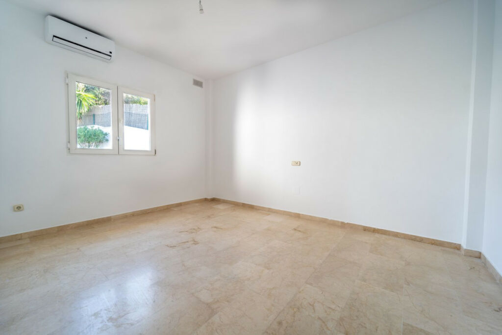 Detached Villa Riviera del Sol Málaga - image 26