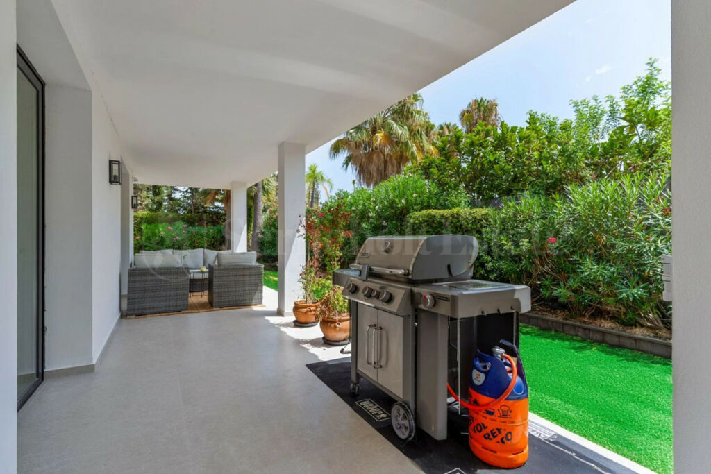 Detached Villa Nueva Andalucía Málaga - image 26