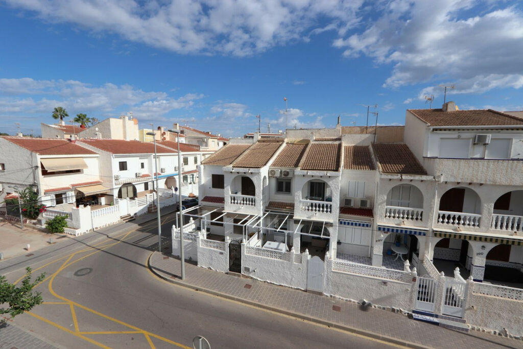 Townhouse Mil Palmeras Alicante - image 26