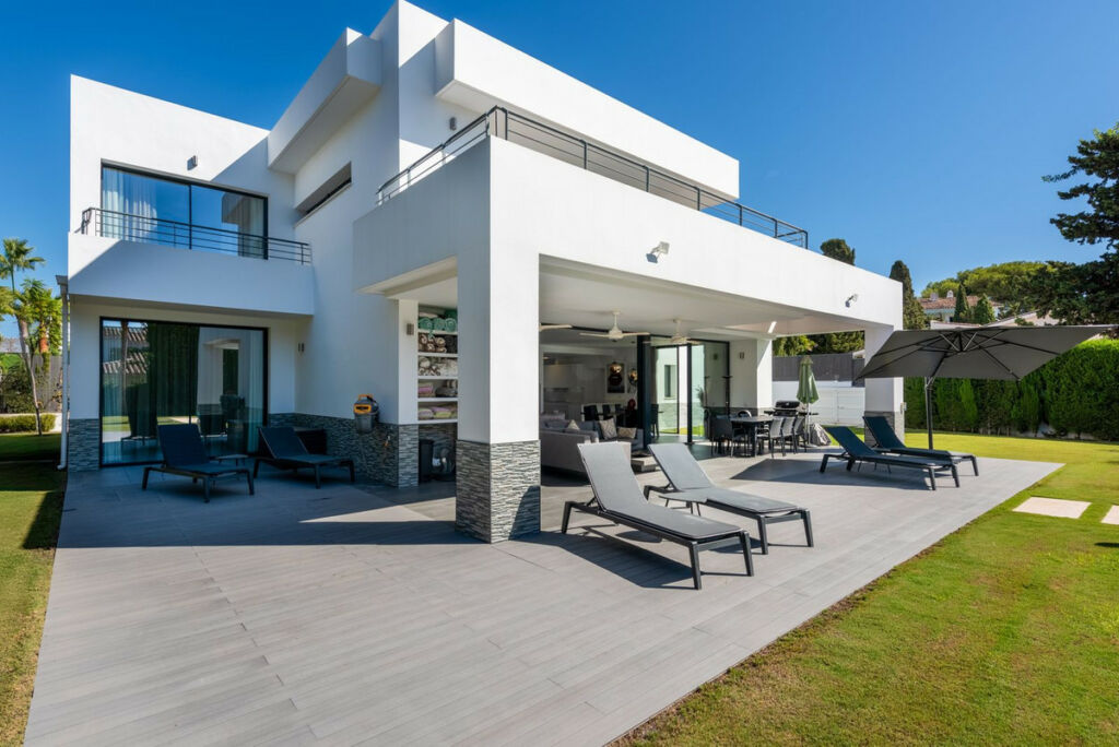 Detached Villa New Golden Mile Málaga - image 26