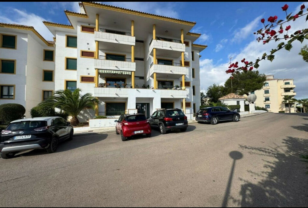 Middle Floor Apartment Villamartin Alicante - image 26