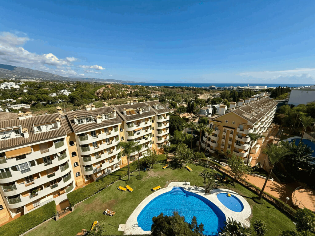 Middle Floor Apartment Nueva Andalucía Málaga - image 26