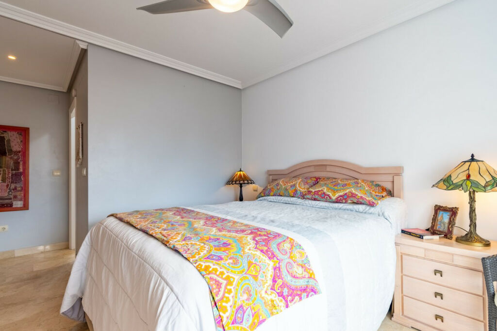 Middle Floor Apartment Estepona Málaga - image 27