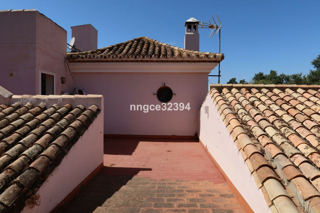 Detached Villa Sotogrande Cádiz - image 27