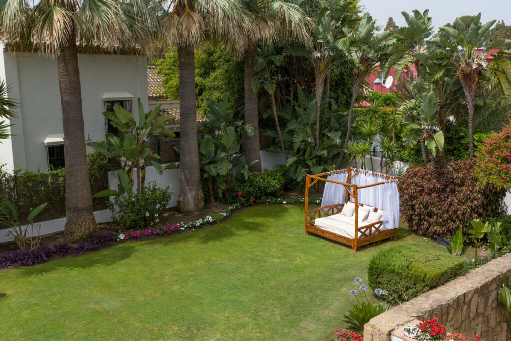 Detached Villa Guadalmina Baja Málaga - image 27