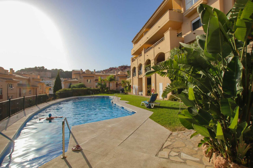 Middle Floor Apartment Calahonda Málaga - image 27