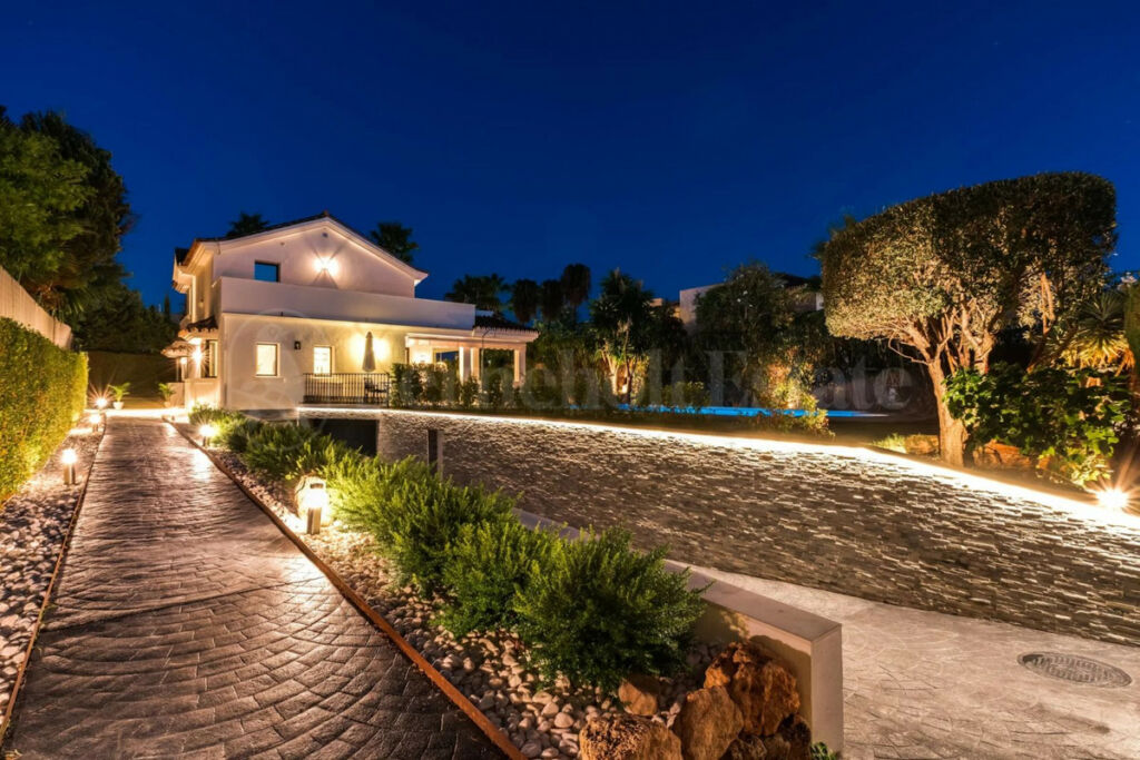 Detached Villa Nueva Andalucía Málaga - image 27