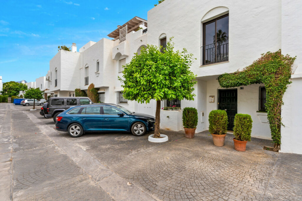 Townhouse San Pedro de Alcántara Málaga - image 27