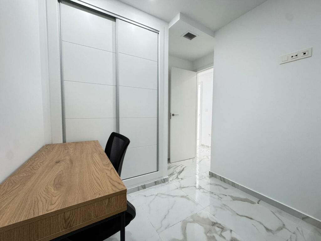 Middle Floor Apartment Torrevieja Alicante - image 27