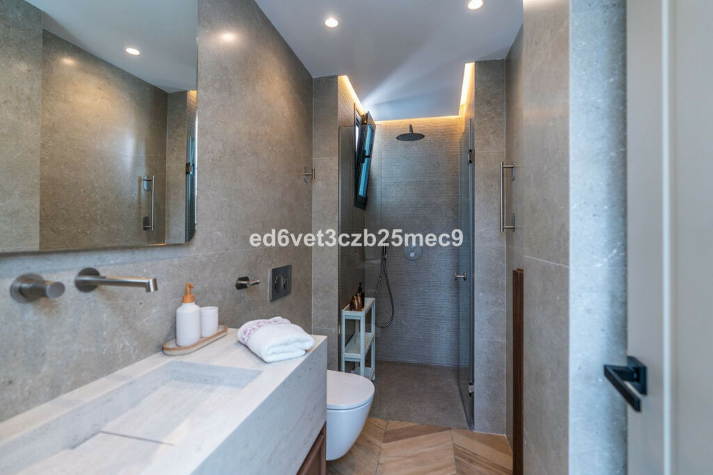 Detached Villa Nueva Andalucía Málaga - image 27