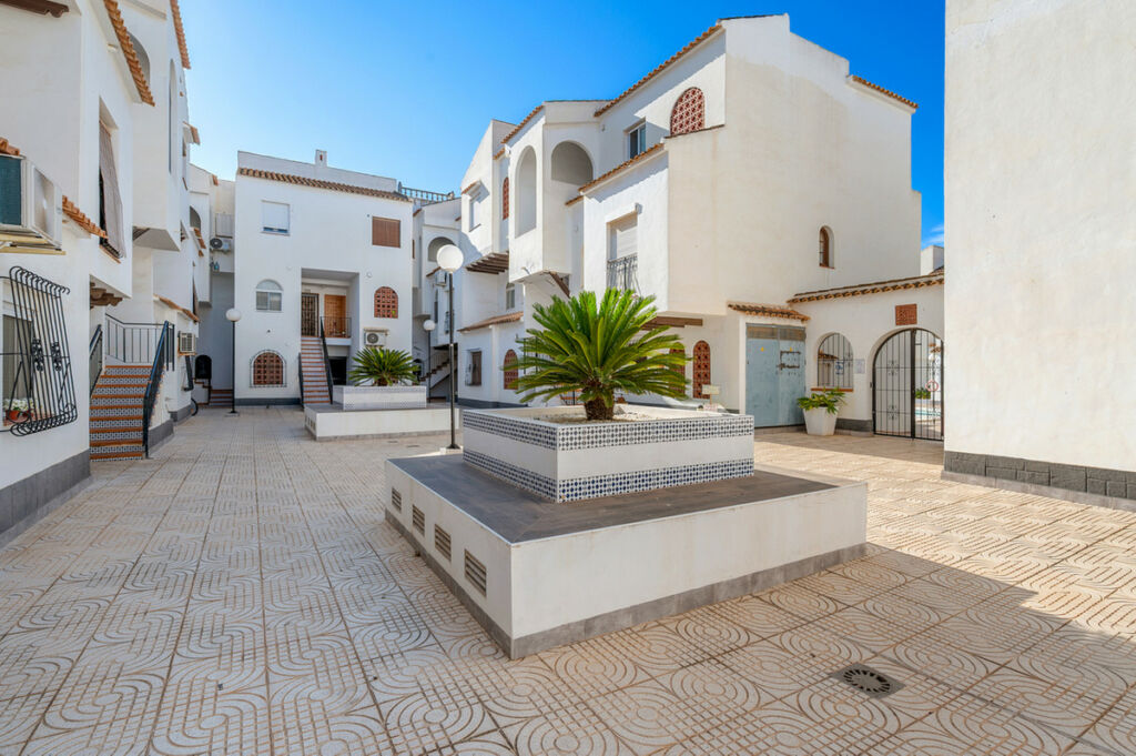 Middle Floor Apartment Torrevieja Alicante - image 27