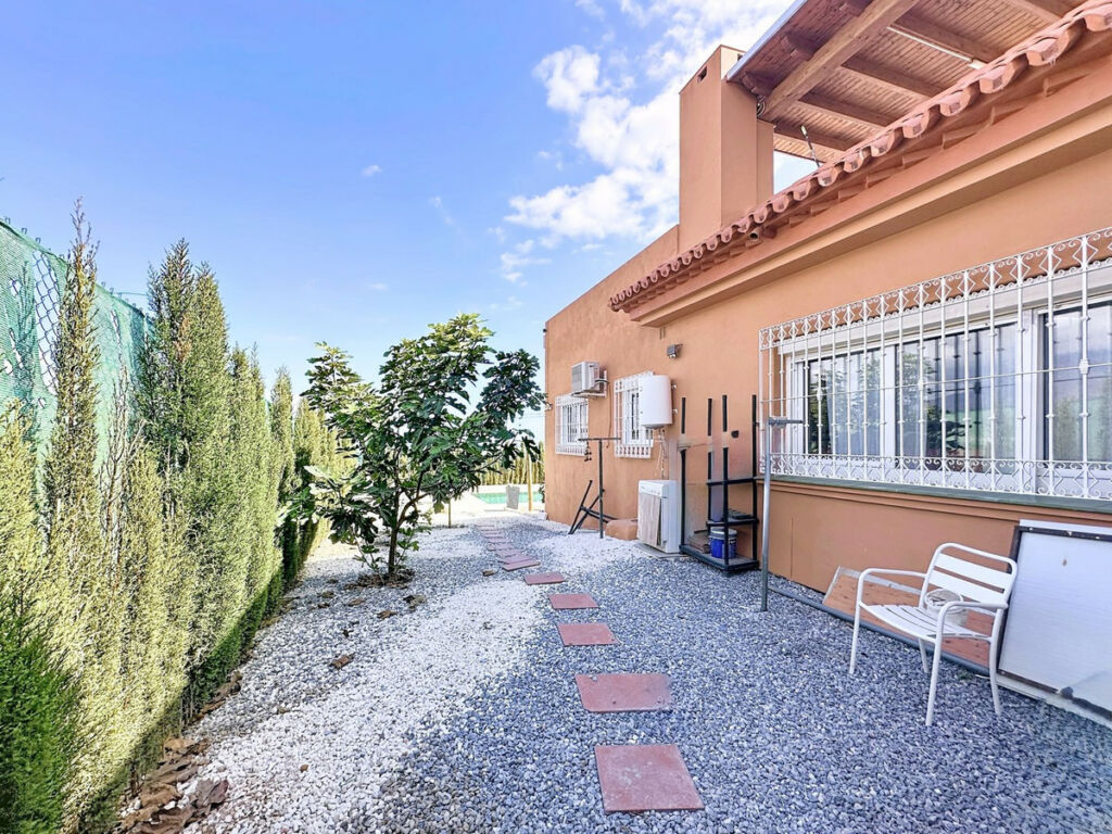 Detached Villa Estepona Málaga - image 27