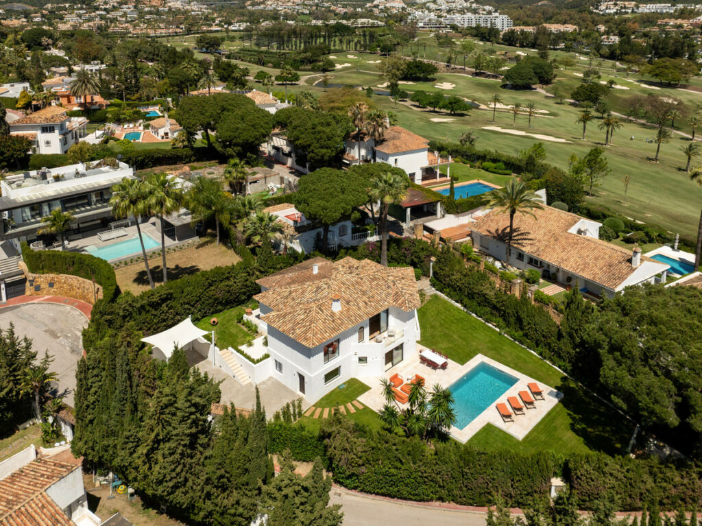 Detached Villa Nueva Andalucía Málaga - image 27