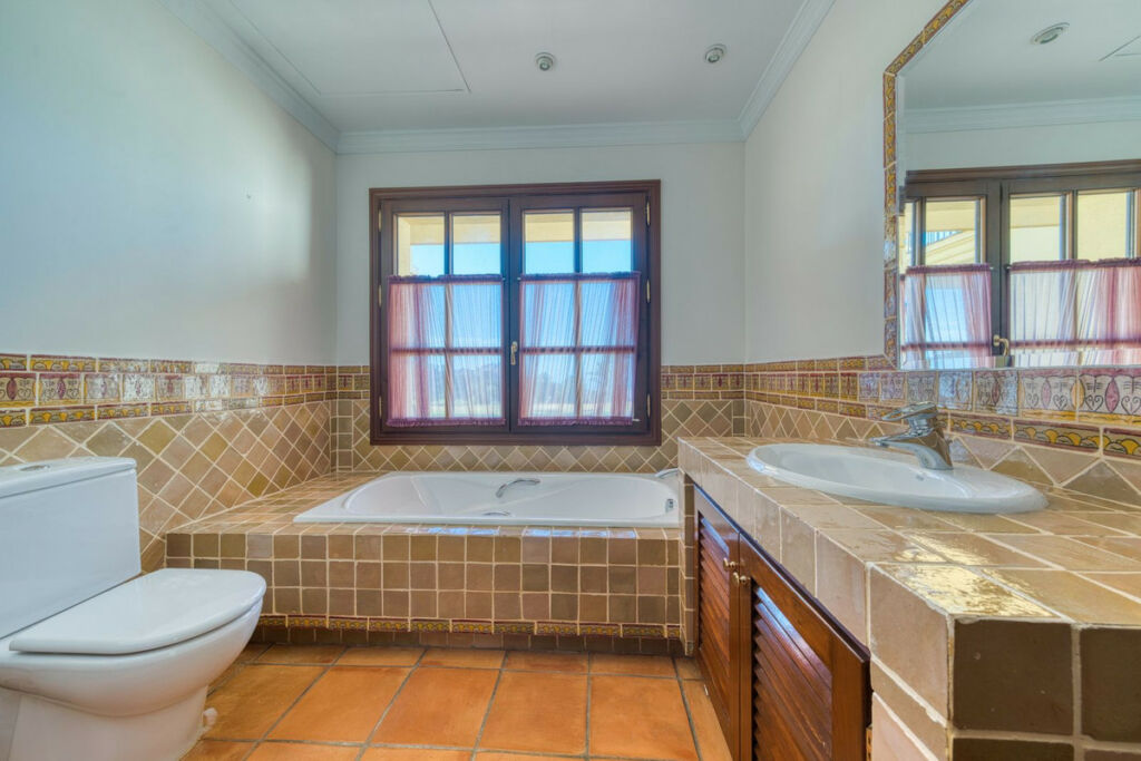 Detached Villa La Zagaleta Málaga - image 27