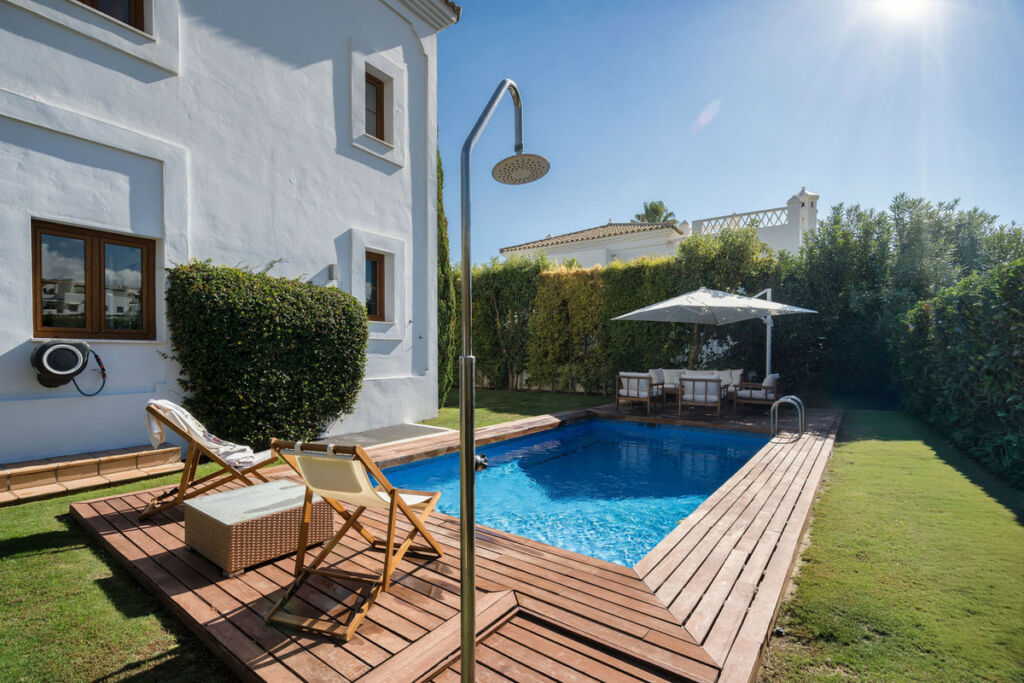 Detached Villa Estepona Málaga - image 27