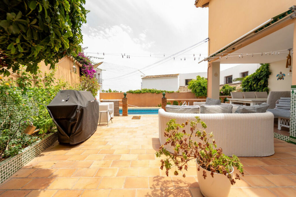 Detached Villa Fuengirola Málaga - image 27