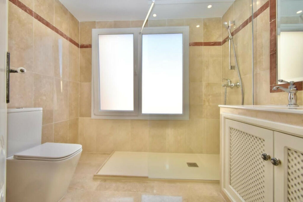 Townhouse Nueva Andalucía Málaga - image 27