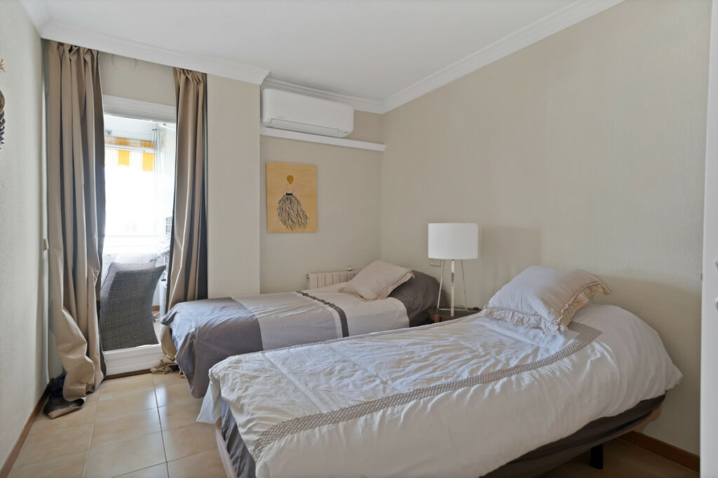 Middle Floor Apartment Estepona Málaga - image 27