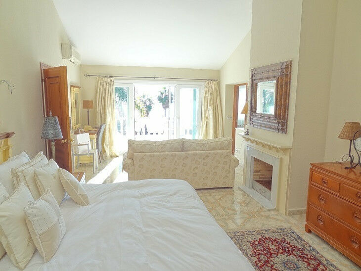Detached Villa Estepona Málaga - image 26