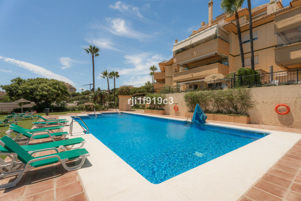Middle Floor Apartment Elviria Málaga - image 27