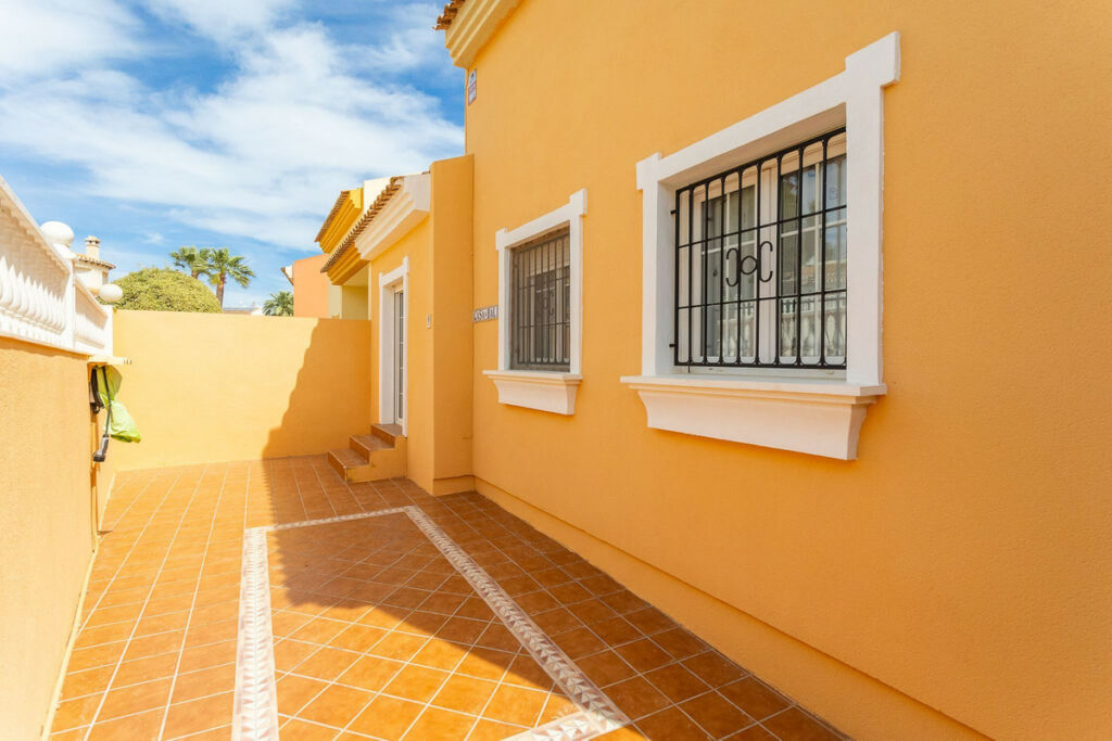 Detached Villa Cabo Roig Alicante - image 27